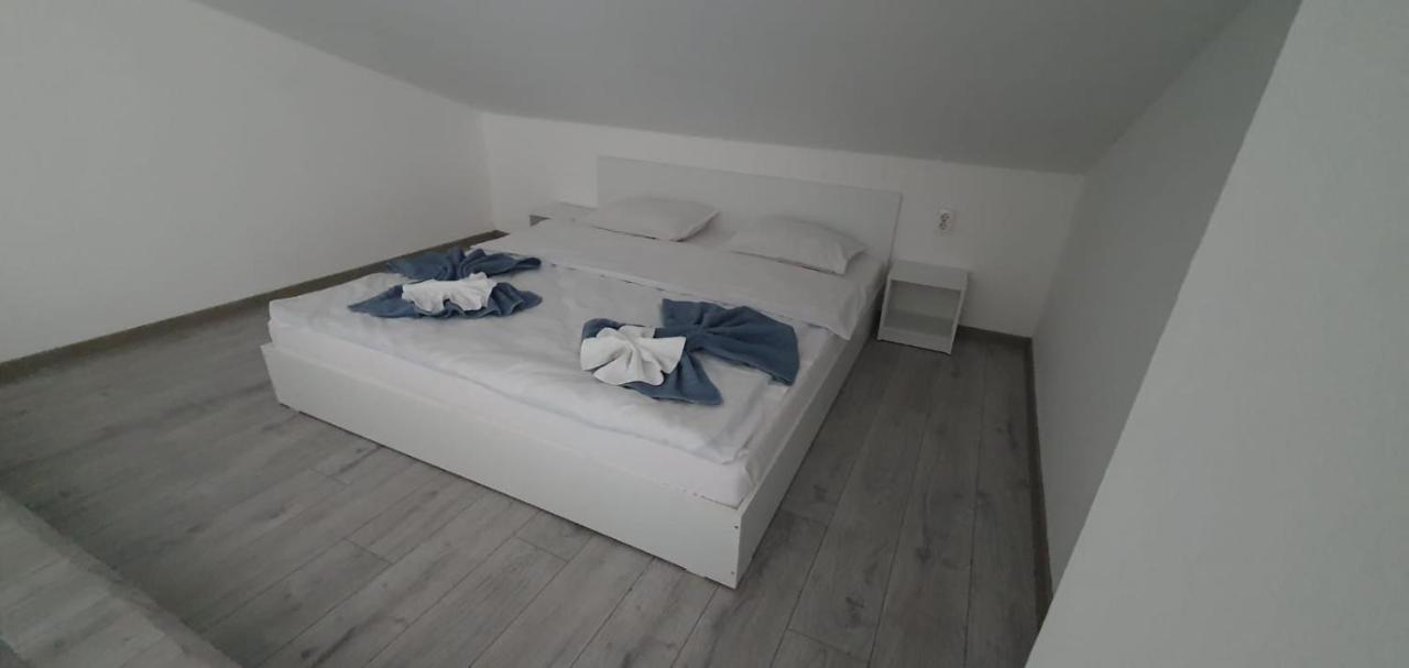 Apartament La Sika Orsova Ngoại thất bức ảnh