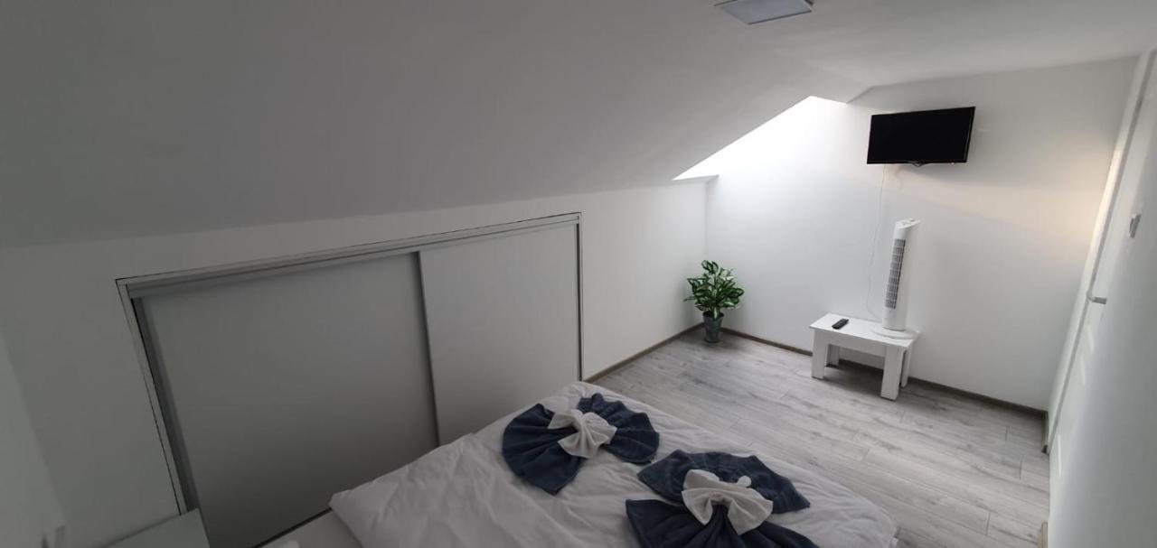 Apartament La Sika Orsova Ngoại thất bức ảnh